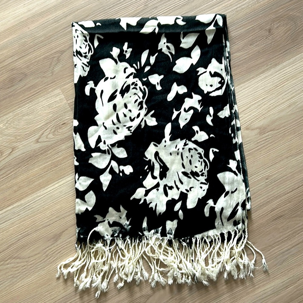 Pashmina Floral Scarf Floral Black White NEW Fringe Wearable Art Shawl Wrap